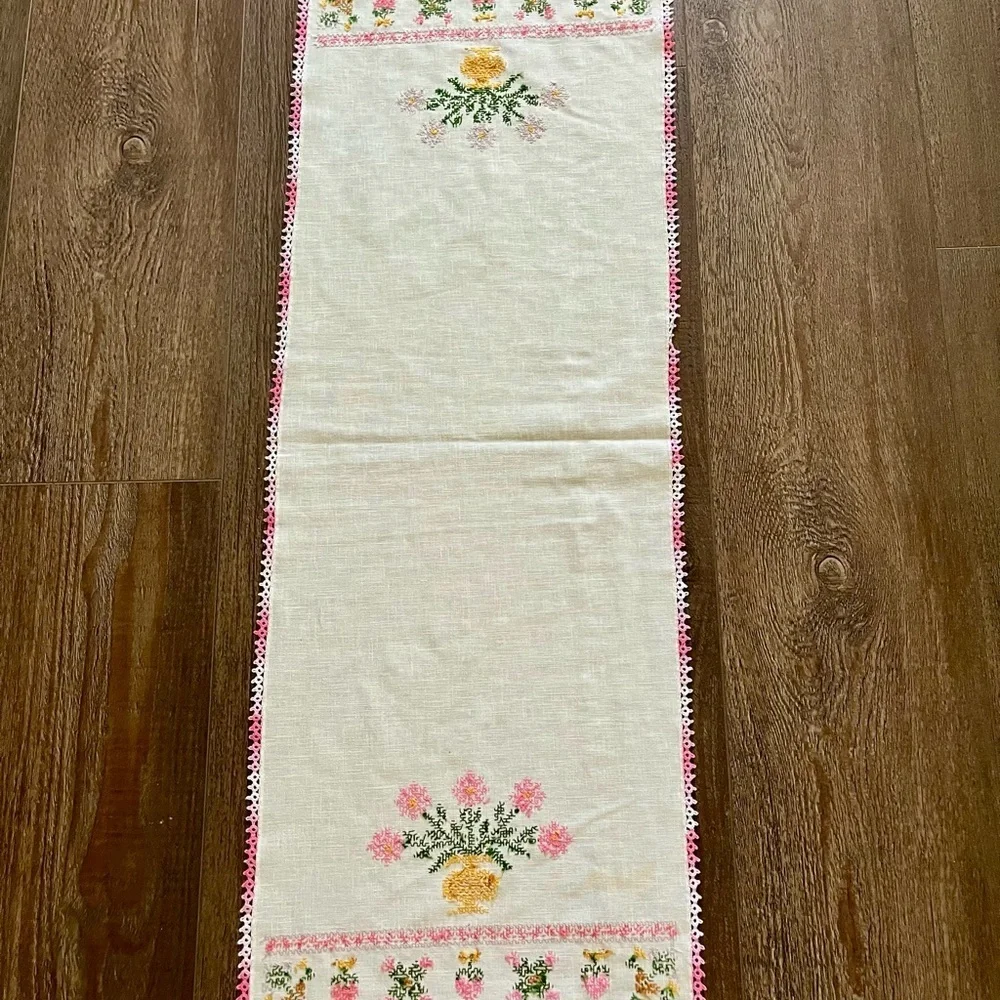 Floral Embroidered Table Runner 15/41 inches